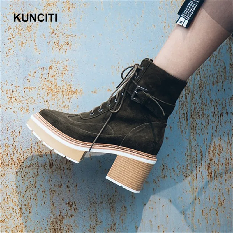 KUNCITI/; армейские зеленые ботинки на платформе; ботильоны с острым носком; теплая зимняя обувь на шнуровке; ботинки на не сужающемся книзу высоком массивном каблуке; D104