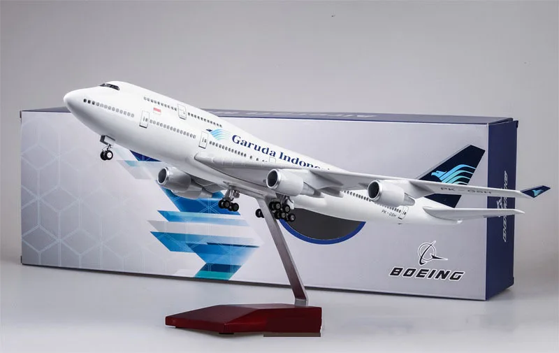 47 см 1/150 масштаб игрушечные модели самолетов Boeing B747 Garuda индонезийская модель самолета с светильник и колесами из полимерного пластика