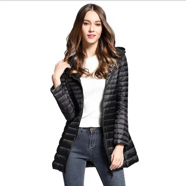 90% белое пуховое пальто женские ультра легкие пуховики зимние новые женские длинные пуховые пальто парка с капюшоном - Цвет: Черный