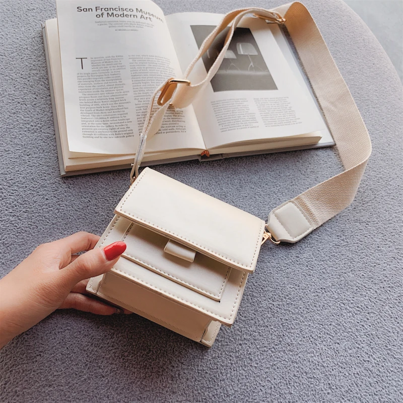 

Summer mini bag female 2020 new tide Korean version of the shoulder small square bag wild casual net red small black messenger