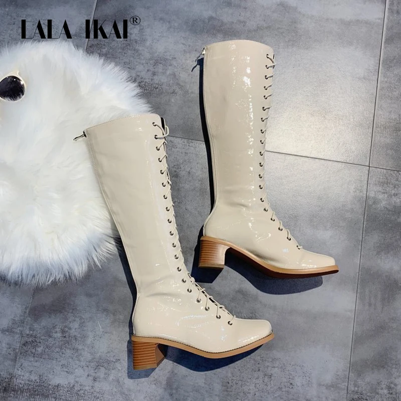 LALA IKAI/Женская обувь; сезон осень-зима; черные сапоги до колена из искусственной кожи; женские мотоциклетные ботинки на среднем каблуке; zapatos de mujer; XWC6098-4