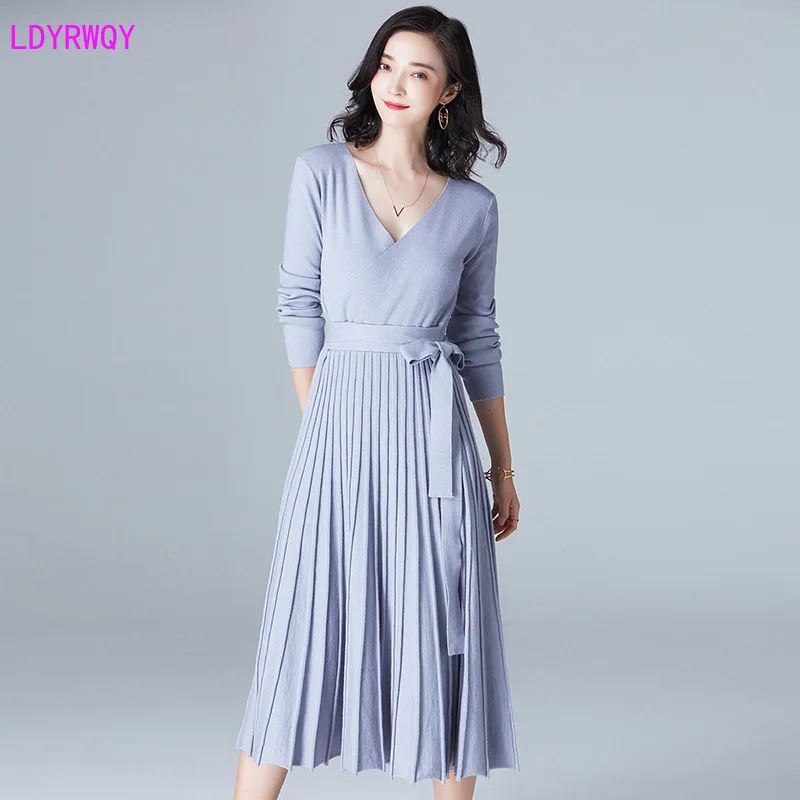 

2019 autumn and winter new Korean women's temperament v-neck long-sleeved belt Slim pullover knit bottom pleated dress