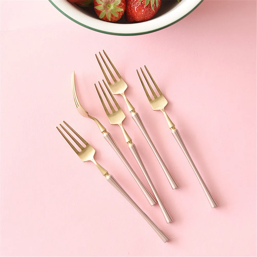 Retro Dinnerware Set Romantic Rose Gold Set Stainless Steel Plating Knife Fork Tableware Cutlery Western Food Set Home Decor