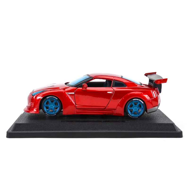 Maisto 1:24 Nissan 2009 GT-R красная спортивная машина статическая литая модель сплава Модель автомобиля - Цвет: Car and Show stand