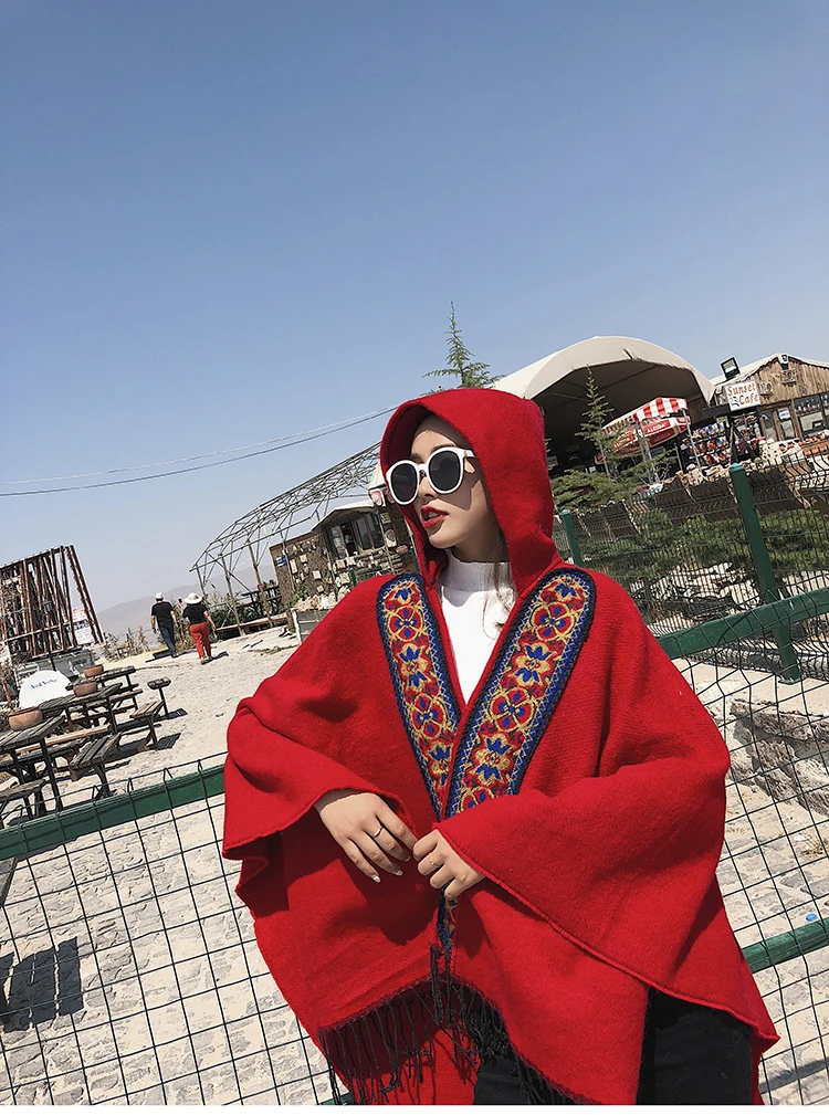 Новая женская красная накидка с капюшоном, пончо, Осень-зима, вязаный свитер с вышитым воротником, верхняя одежда, кардиган с кисточками, пальто для женщин