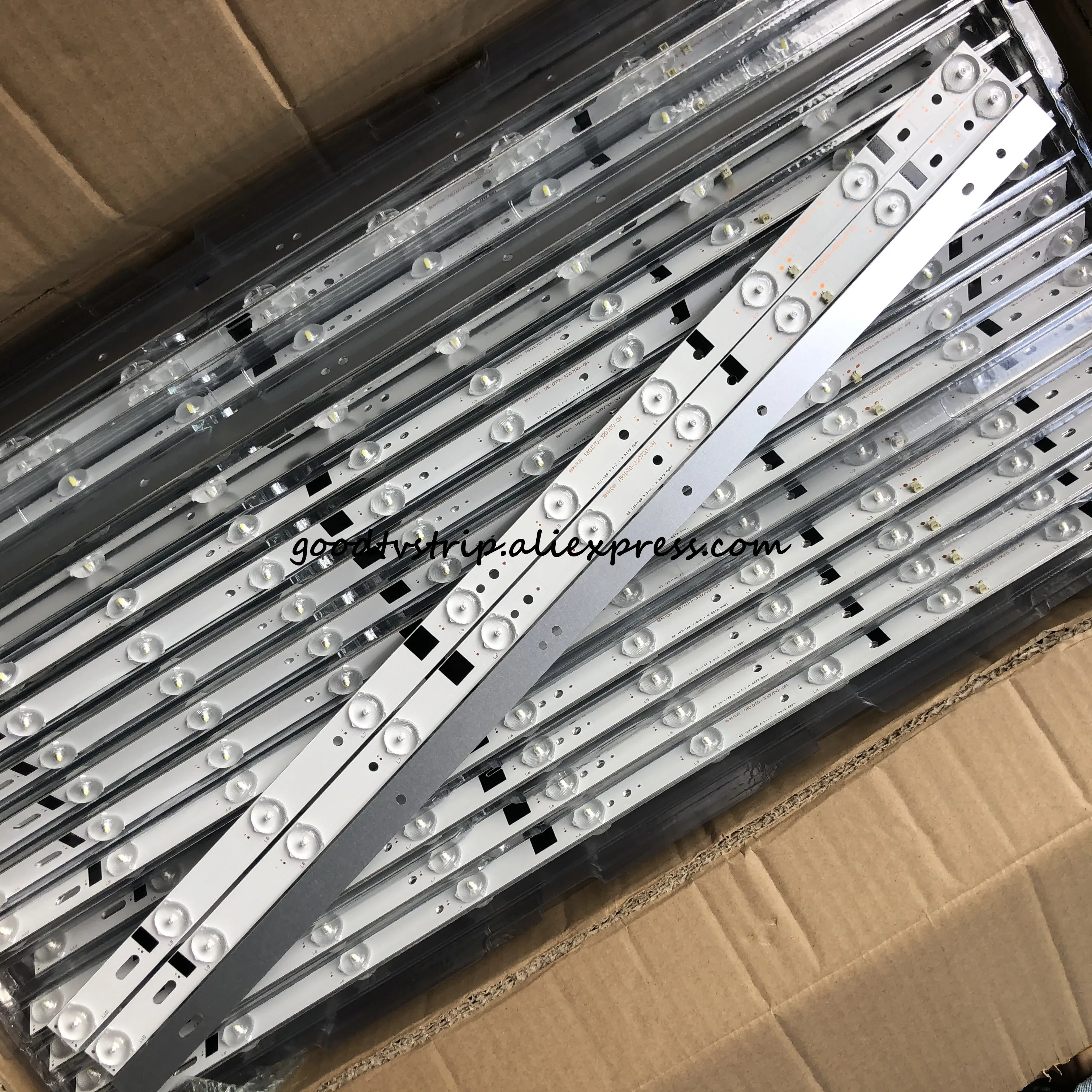 

Светодиодная лента для H32B3100E LD32HD 32R660TS 32RT660T LED3204 LDS-3255HD NSTV-3207 32EX5532 RB-32D7T2S ST-3230B ZDCX32D10-ZC21F-01 02