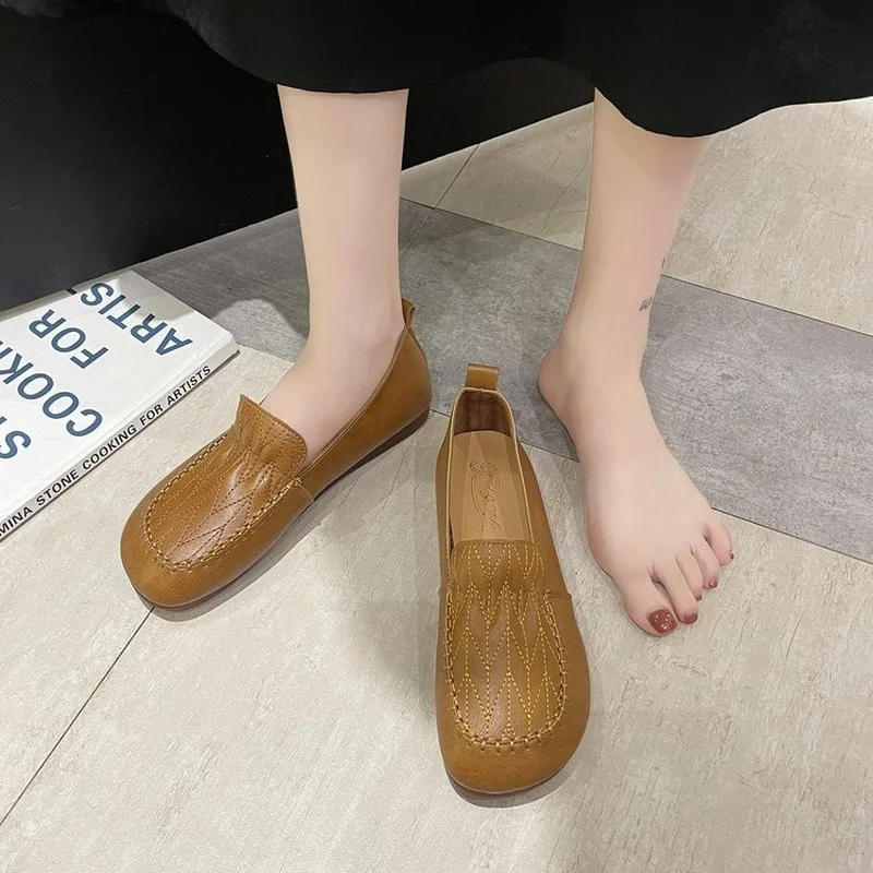 Soft-soled flats shoes women's 2022 fashion loafers comfortable mother flat casual Round Toe lazy shoes Korean ladies shoes
