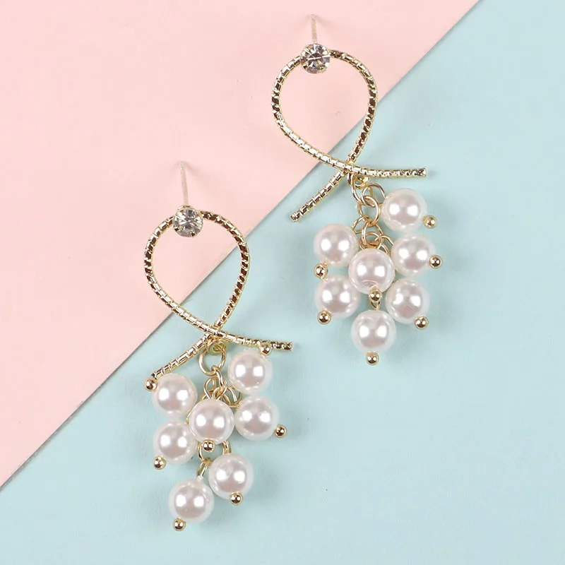 

Pearl earrings Korean version of the sweet personality wild grape beaded ear nail hollow line cross geometry ear jewelry elegant