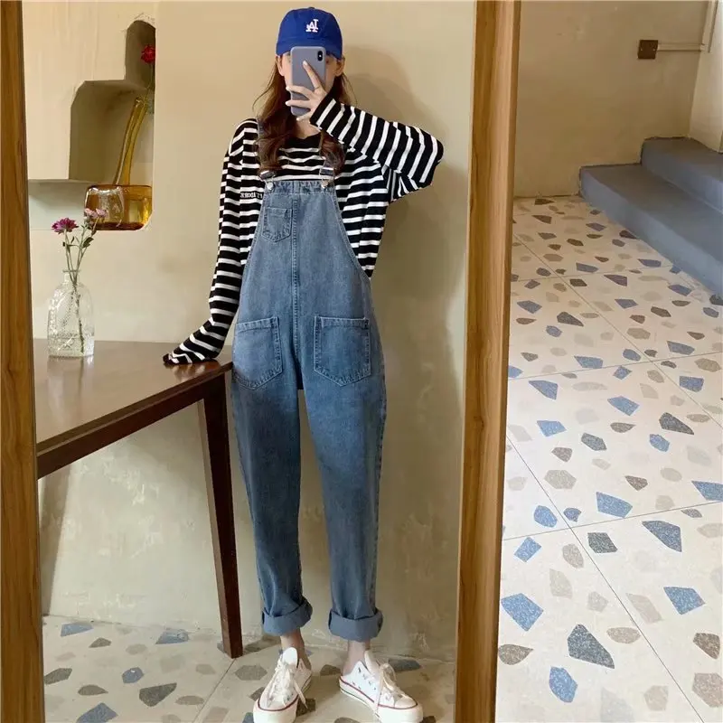 

Age-reduced denim overalls women loose 2020 spring and autumn new Korean straight-leg pants students were thin and versatile.