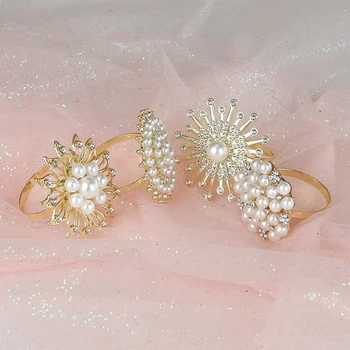 

Pearl Glitter Napkin Rings Metal Carved Bow Buckles Serviette Holder Wedding Party Hotel Restaurant Banquet Dining Home Decor