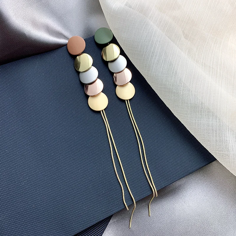 Новые большие массивные длинные висячие серьги для женщин, многослойные вечерние серьги с металлическим диском, модные ювелирные изделия