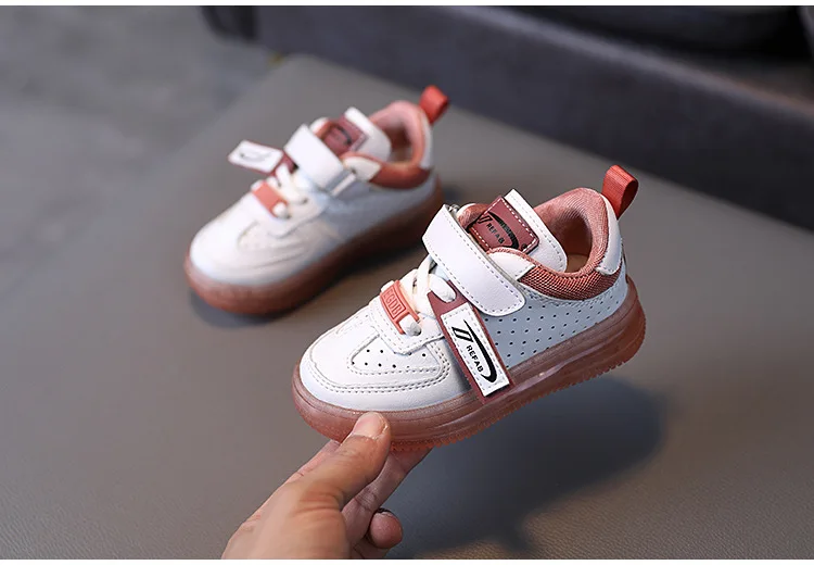 Size 21-30 Children Lighted Sport Shoes with LED Lights Kids Glowing Casual Sneakers for Boys Girls Baby Luminous Toddler Shoes leather girl in boots