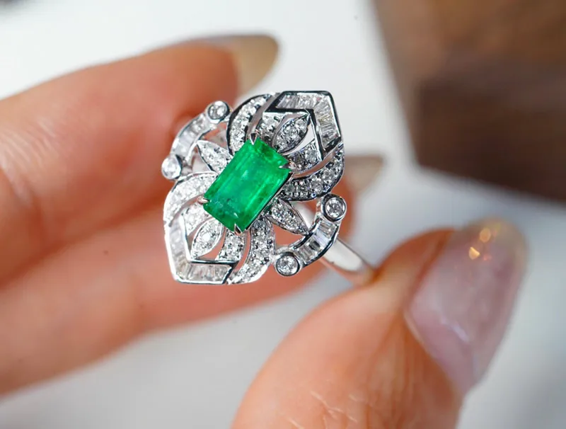 

Aazuo 18K White Gold Natural Square Emerald Real Diamonds 0.60ct Classic Flower Ring for Women Senior Banquet Fine Jewelry