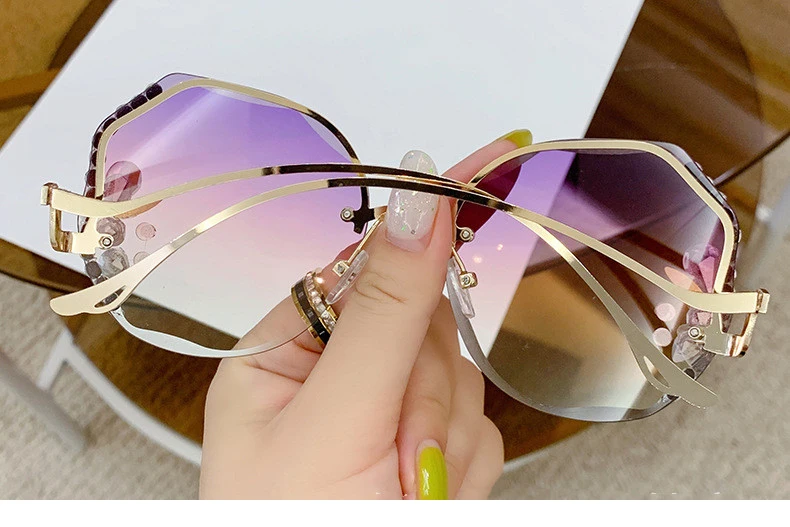 Fashion Anti-UV Diamond Sunglasses Women UV400 Rimless Vintage Sun Glasses Rhinestone Retro Sunglass Luxury Designer Oculos