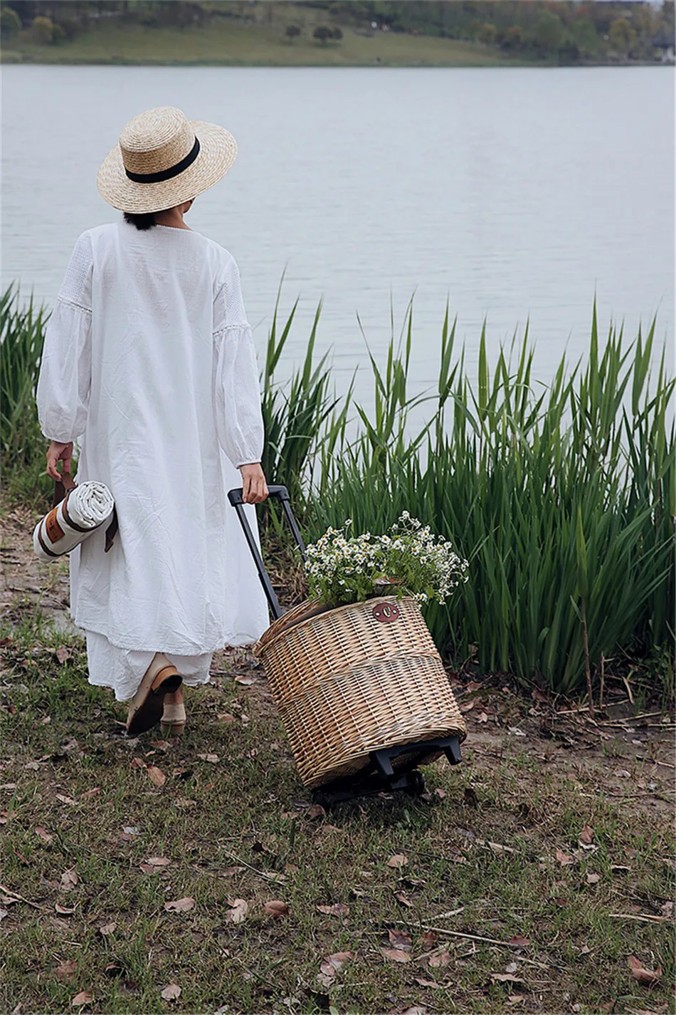 Rattan Trolley Picnic Basket Natural Wicker Weaving Lunch Baskets Wheels Family Outing Trip Picnic Bento Storage High Capacity