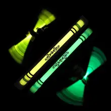 Ensemble de stylos rotatifs fluorescents de 21.3cm de long, stylo lumineux de meulage élégant (ne peut pas écrire), stylo tournant 1 pièce, bâton lumineux 4 pièces, boîte d'emballage 1 pièce