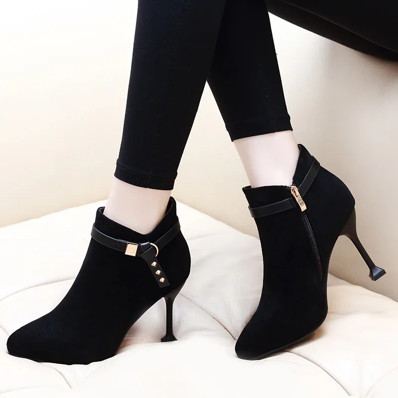 

Women's Short Boot Bootee Woman 2019 Rivets Pointe Shoes Lady Boots Zipper Luxury Designer Ankle Pointy Ladies Rubber Fashion