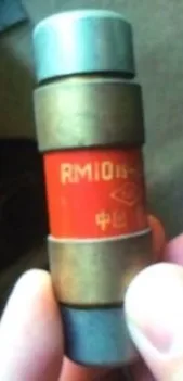 Предохранители: RM10 15-60A 250 V/RM10 6-15A 250 V/RM10 15-60A 220V