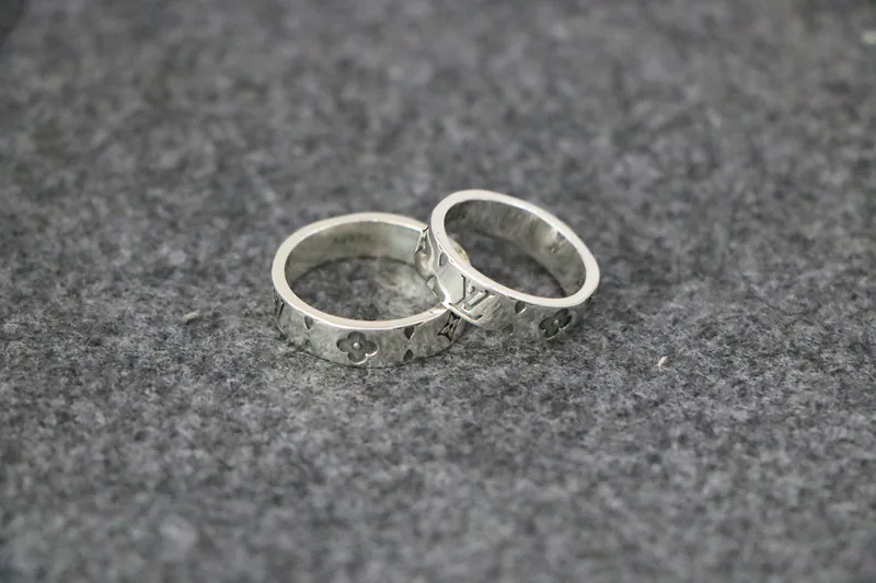 Cena 100% S925 srebro pierścień list stylizacja para moda osobowość retro prosta pierścień wysłać prezent kochanka hot 2019 nowy