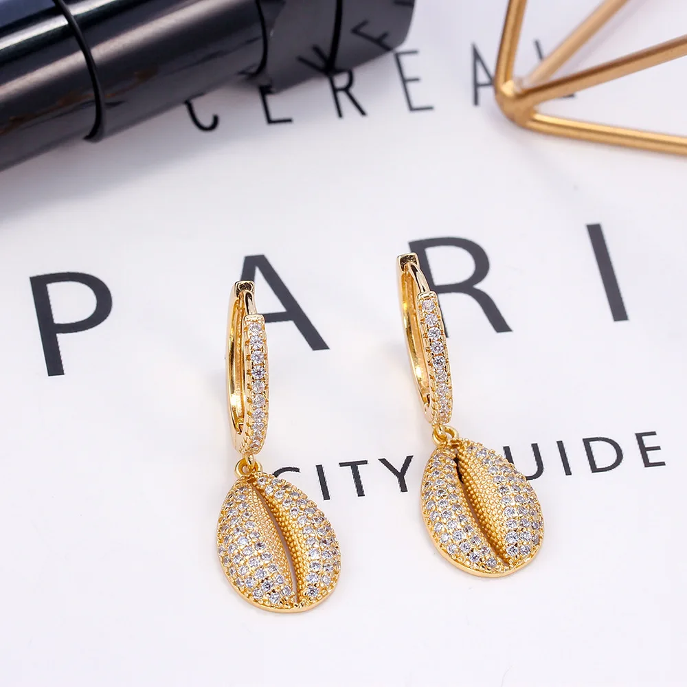 Крошечные трендовые серьги с полным кубическим цирконием Золотые в виде ракушек