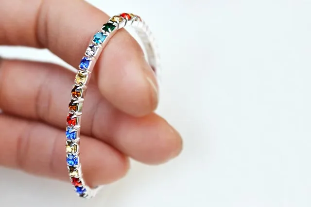 Yingwu 30 шт. корейские кристаллы в один ряд мульти Стразы Регулируемый эластичный женский браслет модные ювелирные изделия подарок браслеты Femmes