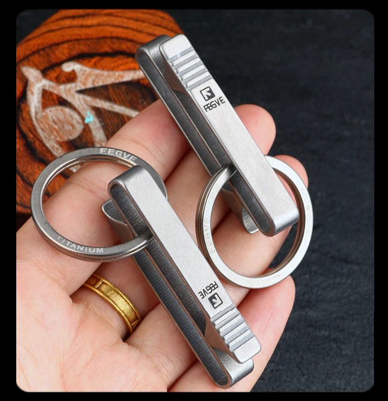 High Quality Titanium Simple Keychain Luxury Car Key Ring Waist Hanging Buckle Super Lightweight Key Holder Belt Carbine Gift