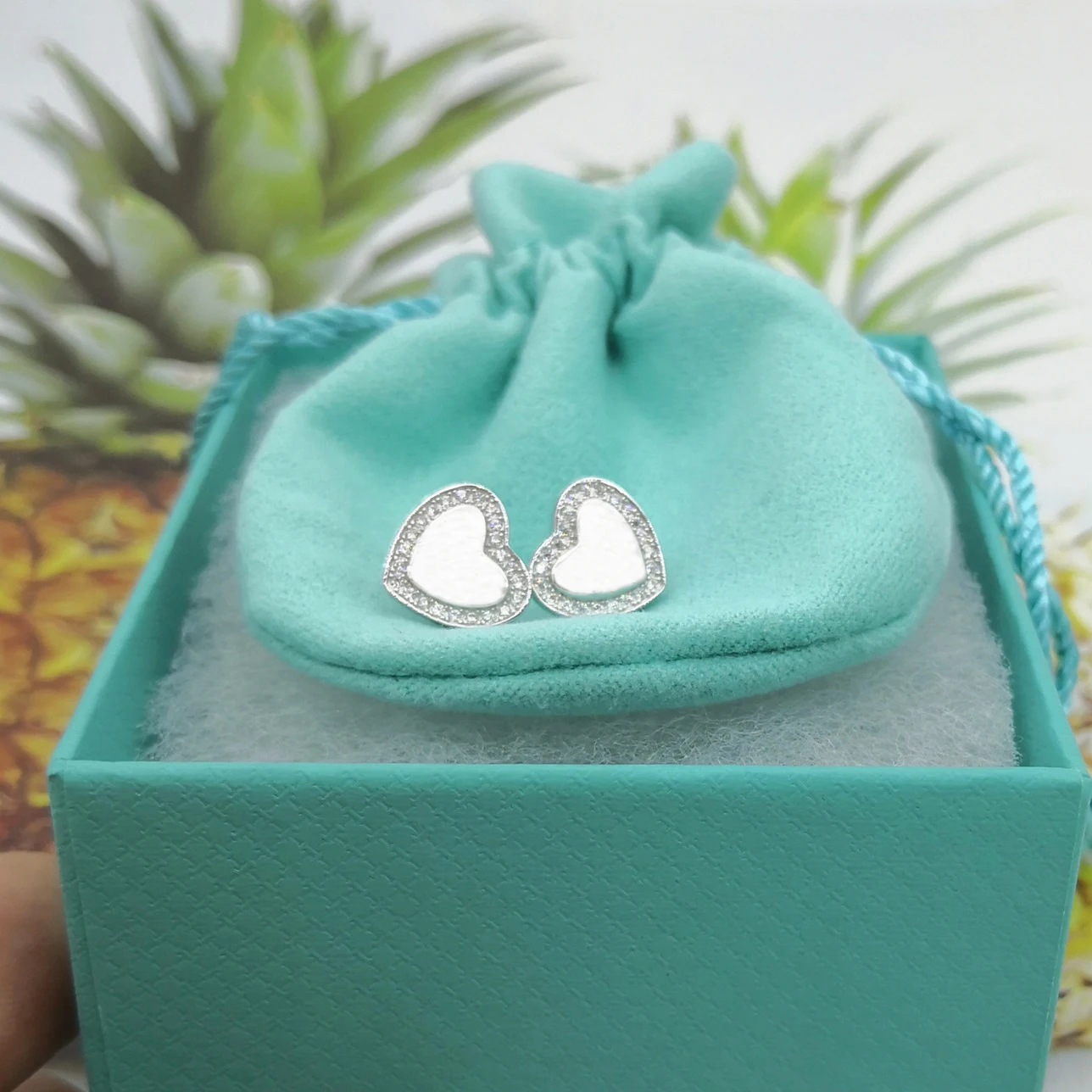 

Mrs Sterling silver European and American classic rose golden heart-shaped engraving letters with white zircon earrings
