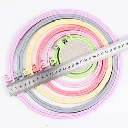 Embroidery Hoops: Embroidered Stretch Frame Rings - Hand Sewing Accessories with Random Colors - 9cm (Random)