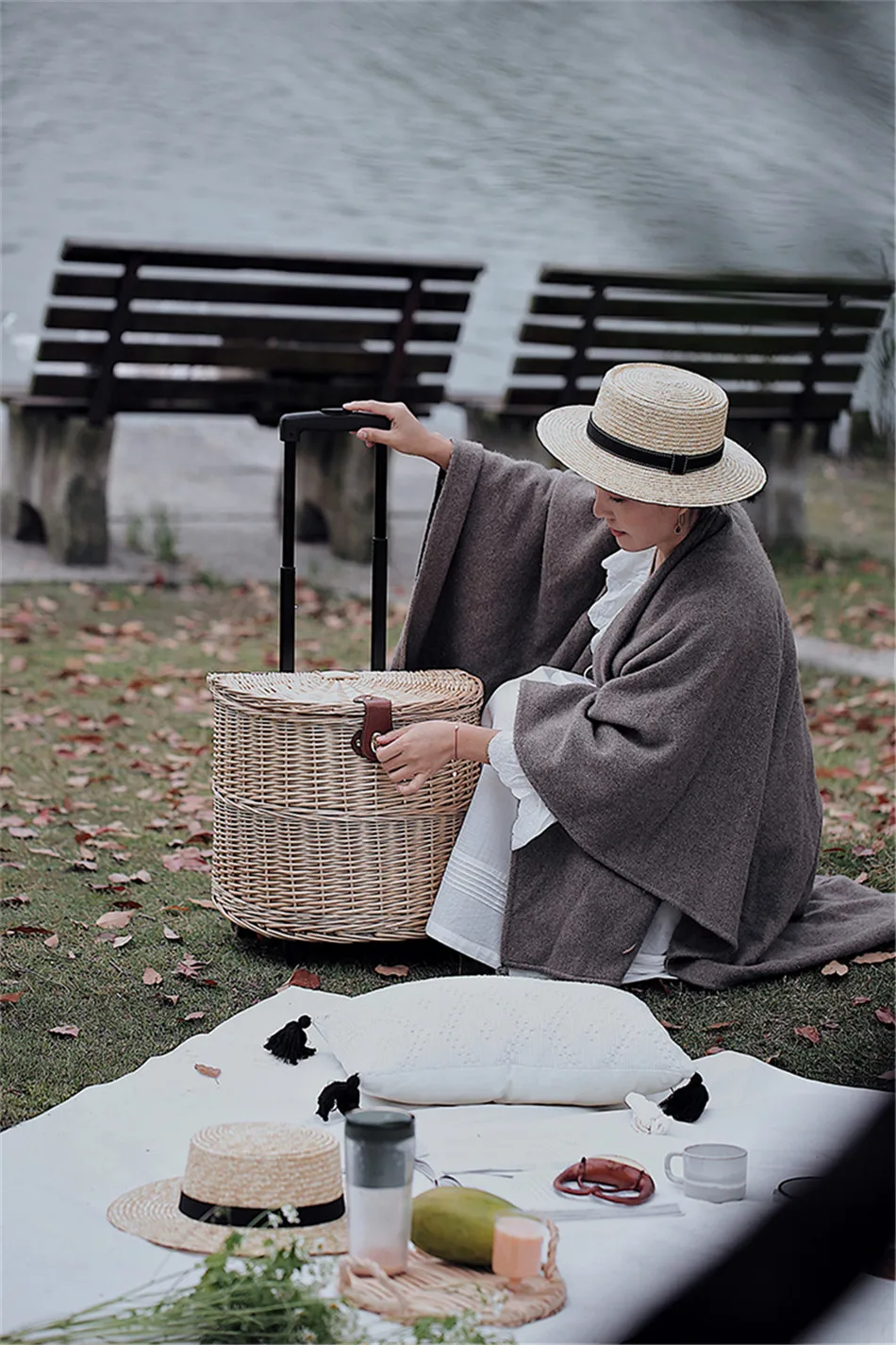 Rattan Trolley Picnic Basket Natural Wicker Weaving Lunch Baskets Wheels Family Outing Trip Picnic Bento Storage High Capacity