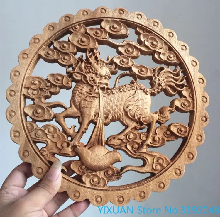 Qilin представляет сокровище круглые деревянные резные камфоры из массива дерева китайские полые украшения настенные подвесные ремесла