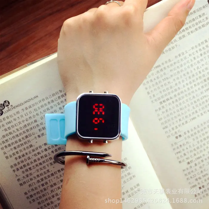 

Korean-style Ulzzang Creative New Style Night Light Square Table Men And Women Trend Students LED Electronic Watch Couple Watch