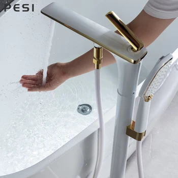 สีขาวและทองชั้นติดตั้งก๊อกน้ำอ่างอาบน้ำ Freestanding Tub Mixer Crane กับ Handshower ชั้นติดตั้ง Claw Foot. 2