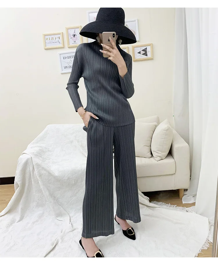 Лидер продаж; Miyake fold; однотонная водолазка с длинными рукавами+ широкие брюки; костюм;