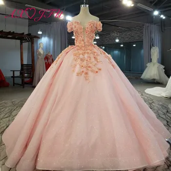 شراءAXJFU الفاخرة الأميرة الخرز اللؤلؤ الأزرق زهرة الدانتيل اليدوية قارب الرقبة الوهم العروس الوردي ارتفع فستان الزفاف 100% صور حقيقية