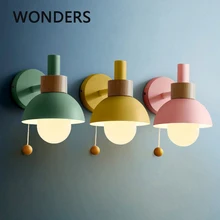Applique murale LED en bois et fer coloré, style nordique, luminaire décoratif d'intérieur, idéal pour une chambre à coucher ou un salon, ou pour lire, avec son propre interrupteur