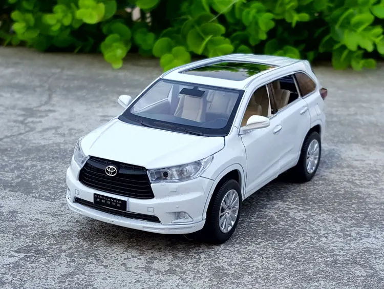 Лицензионная коллекция из сплава и металла в масштабе 1:32 фотосессия для TOYOTA