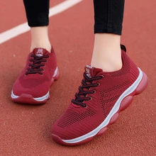 Женская спортивная обувь; нескользящие дышащие женские Прогулочные кроссовки; удобная Уличная обувь на мягкой подошве для мам; кроссовки на плоской подошве; спортивная обувь