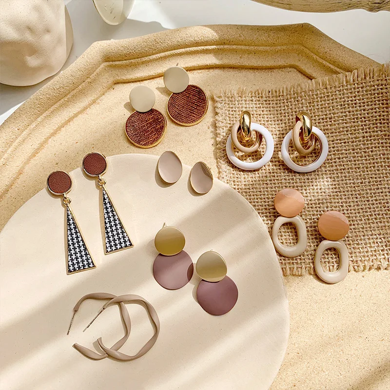 

autumn and winter Earrings female thousand bird style personalized fashion versatile geometric Earrings