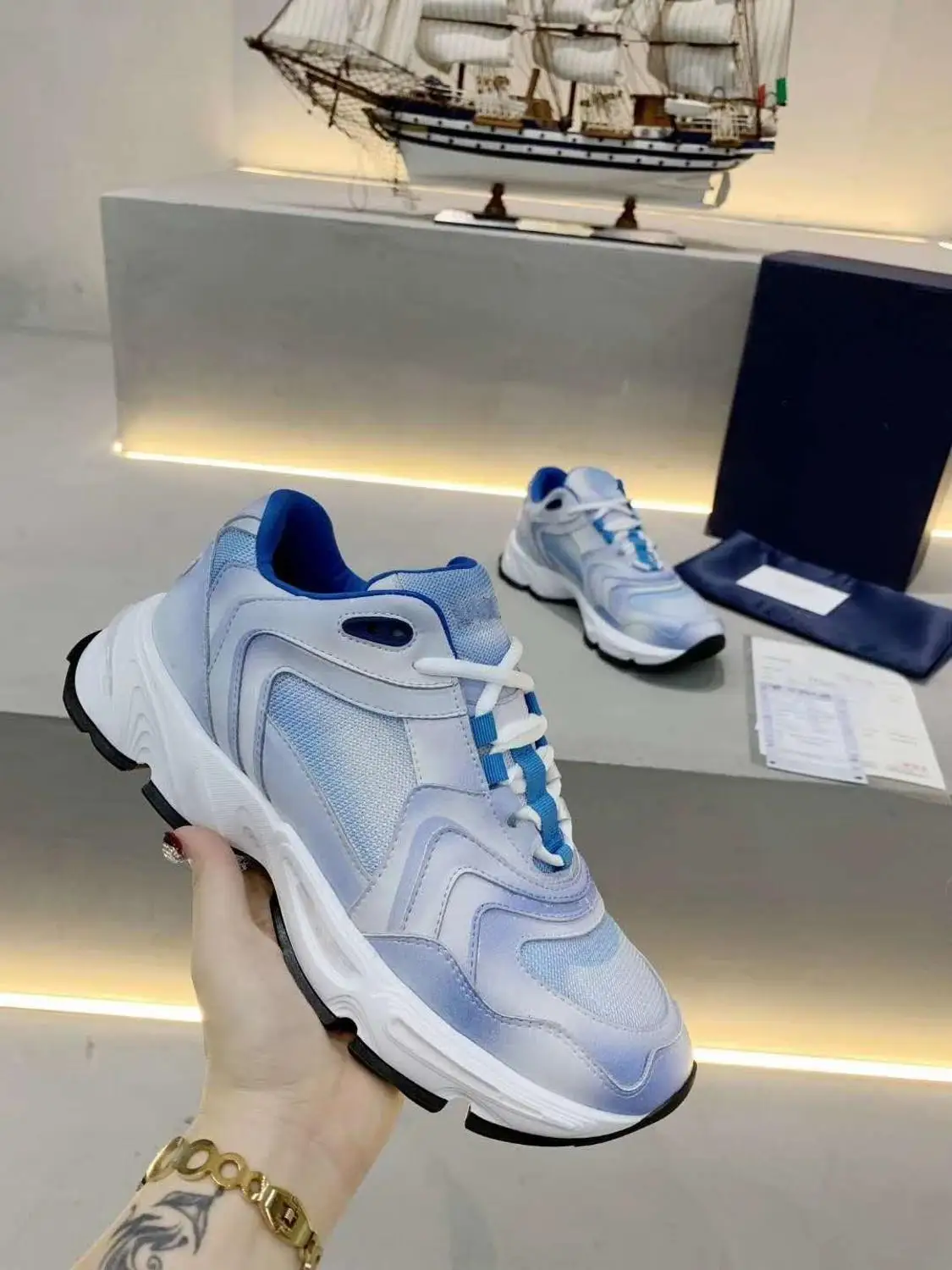 

2020 Newest B24 Runtek Mens Designer Round Toe Mesh Fabric Casual Shoes Fashion GradientRamp Height Increasing Shoes Sneakers