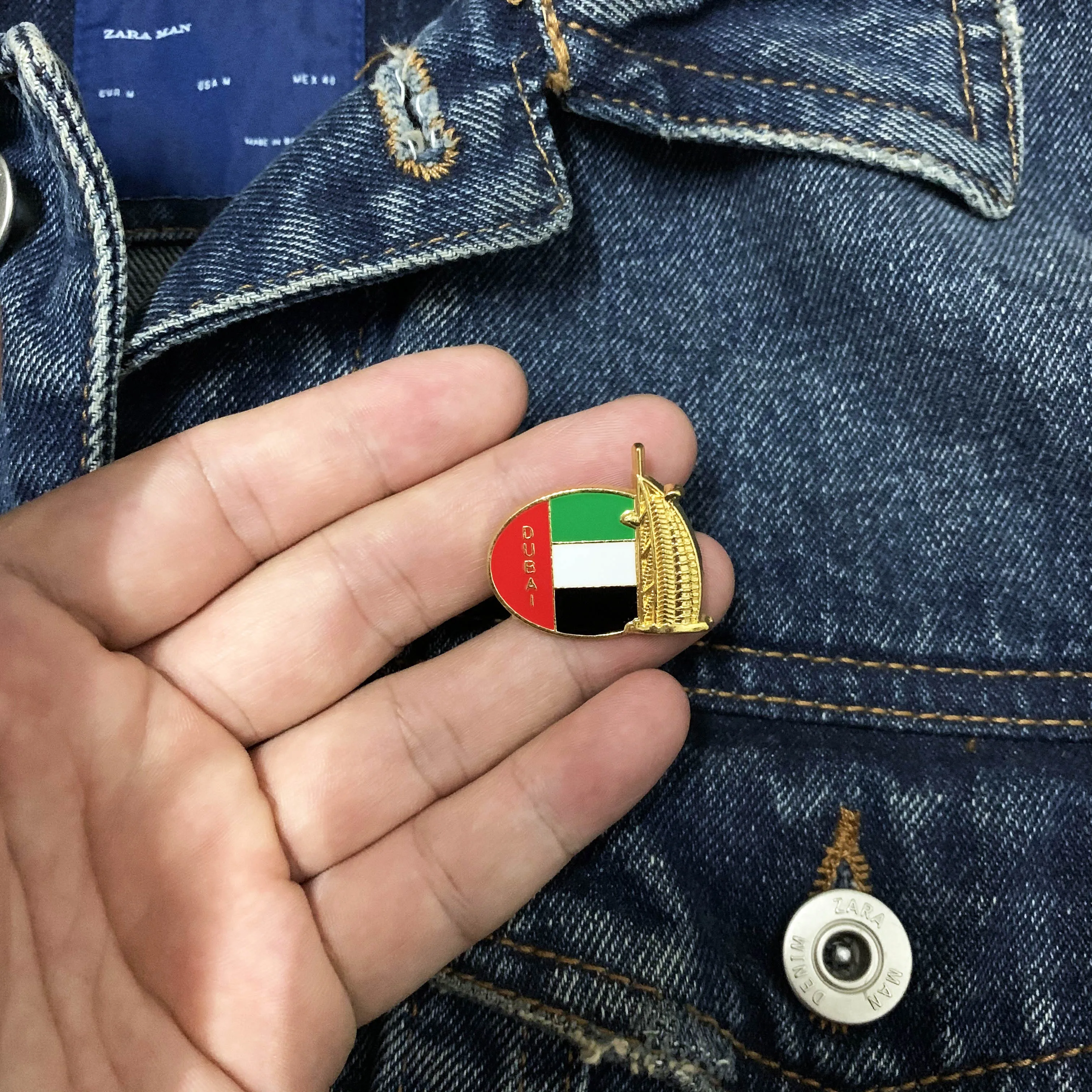 Heart shape brooch World Famous Building Brooches Heart Shape National Flag Souvenir Zinc Alloy Pins