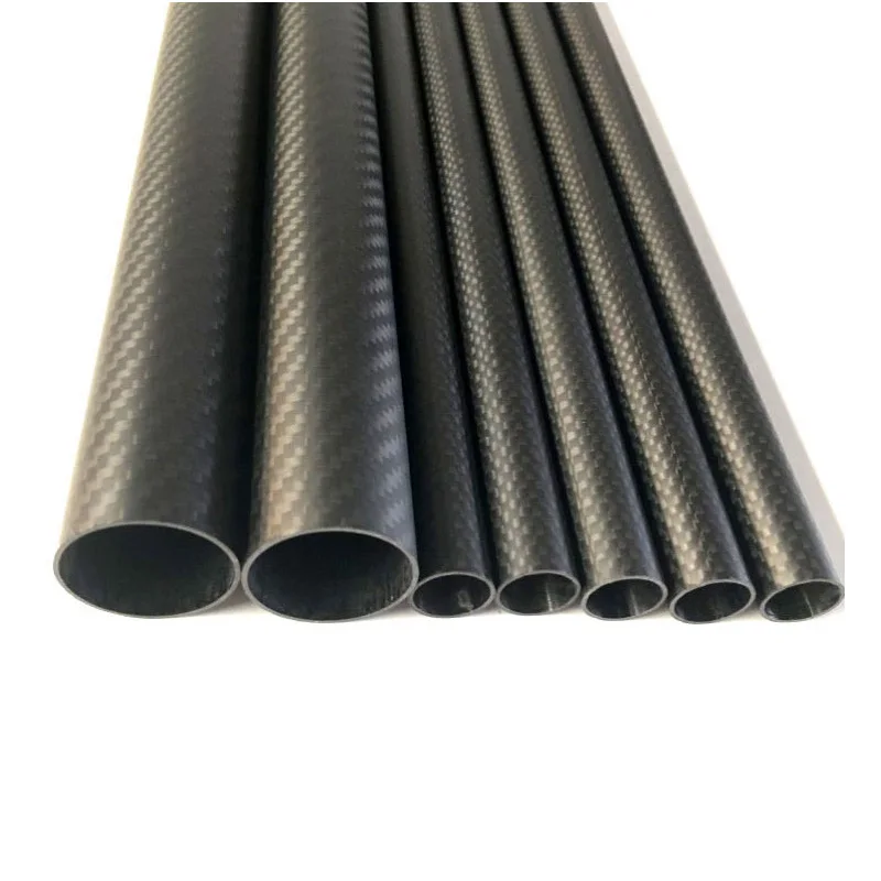 Bras de drone course en carbone de 500mm, détail des inserts filetés pour moteurs et supports.