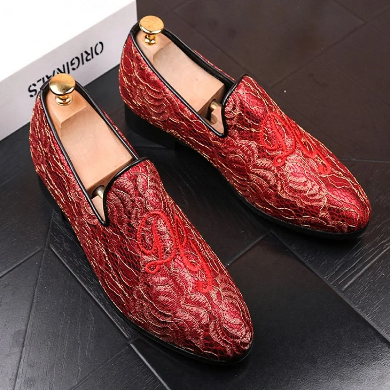

New pointed feet small shoes men's scrub sets foot Lok Fu shoes embroidered peas shoes fashion casual lazy b85