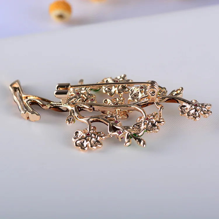 Blucome Luxury Czech Rhinestone Flower Brooches Women Gold Color Copper Weddings Banquet Brooch Lapel Pins Gifts