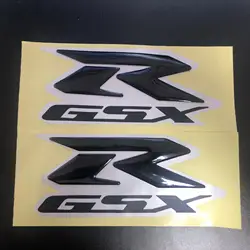 Комплект из 2 предметов, с черными эмблемами, 3D Fender бак подписать аппликацию Стикеры для Suzuki GSXR 600 750 1000 K1/2/3/4/5/6/7/8/9