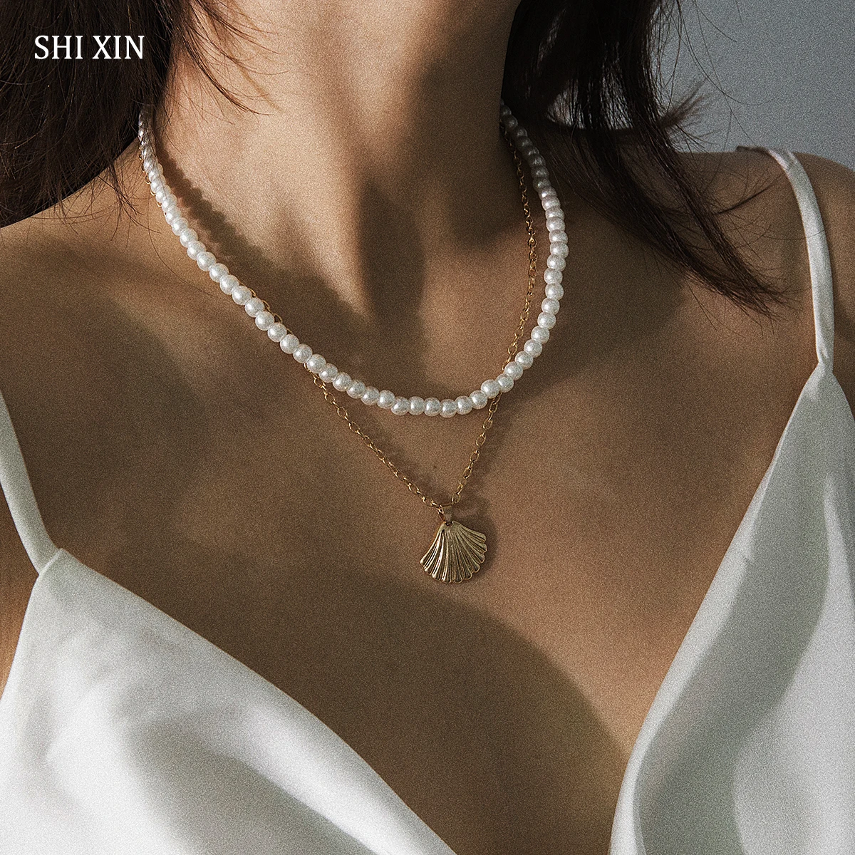 

SHIXIN Layered Pearl Choker Necklace for Women Boho Metal Scallop Shell Pendant Necklace 2019 Fashion Female Jewelry on the Neck