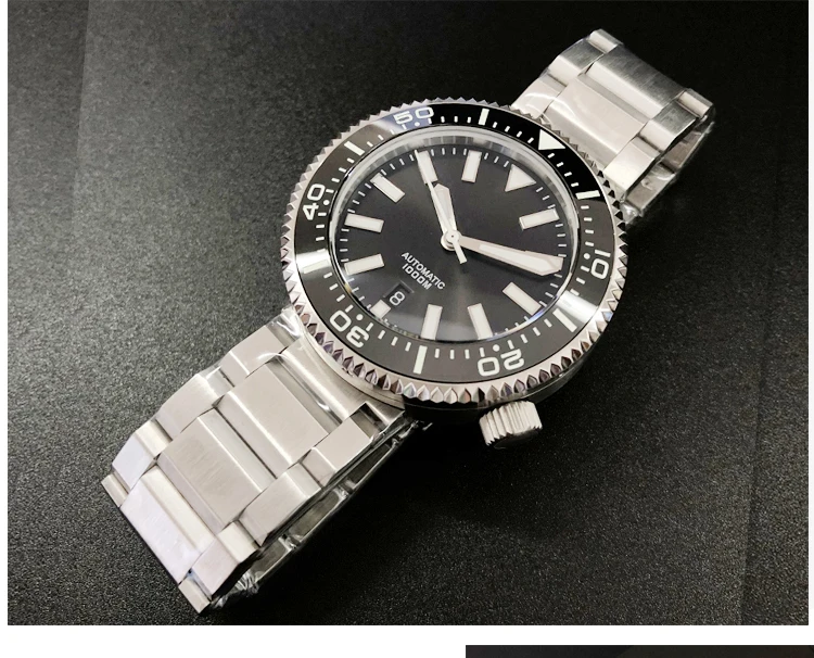 com pulseira de aço inoxidável e vidro