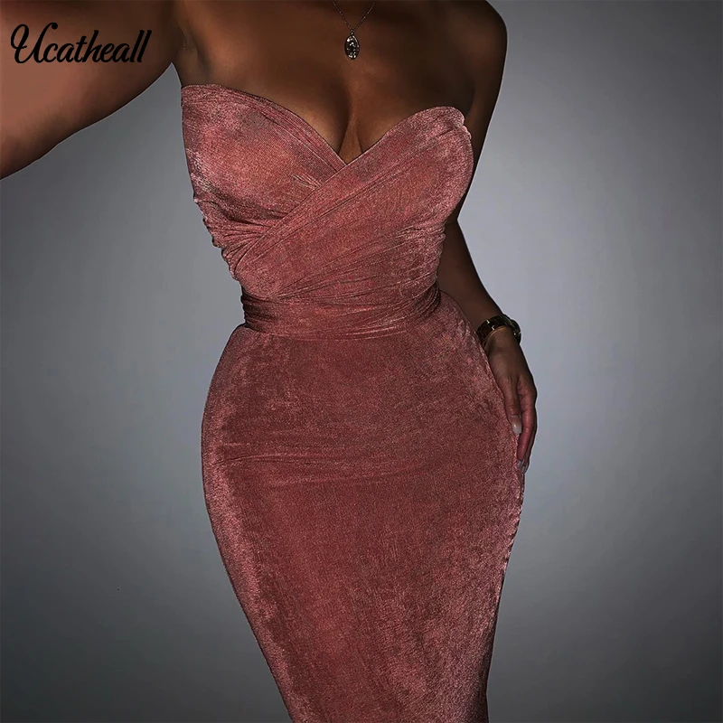 Женское платье миди с воротником-лодочкой открытыми плечами и поясом вечерние