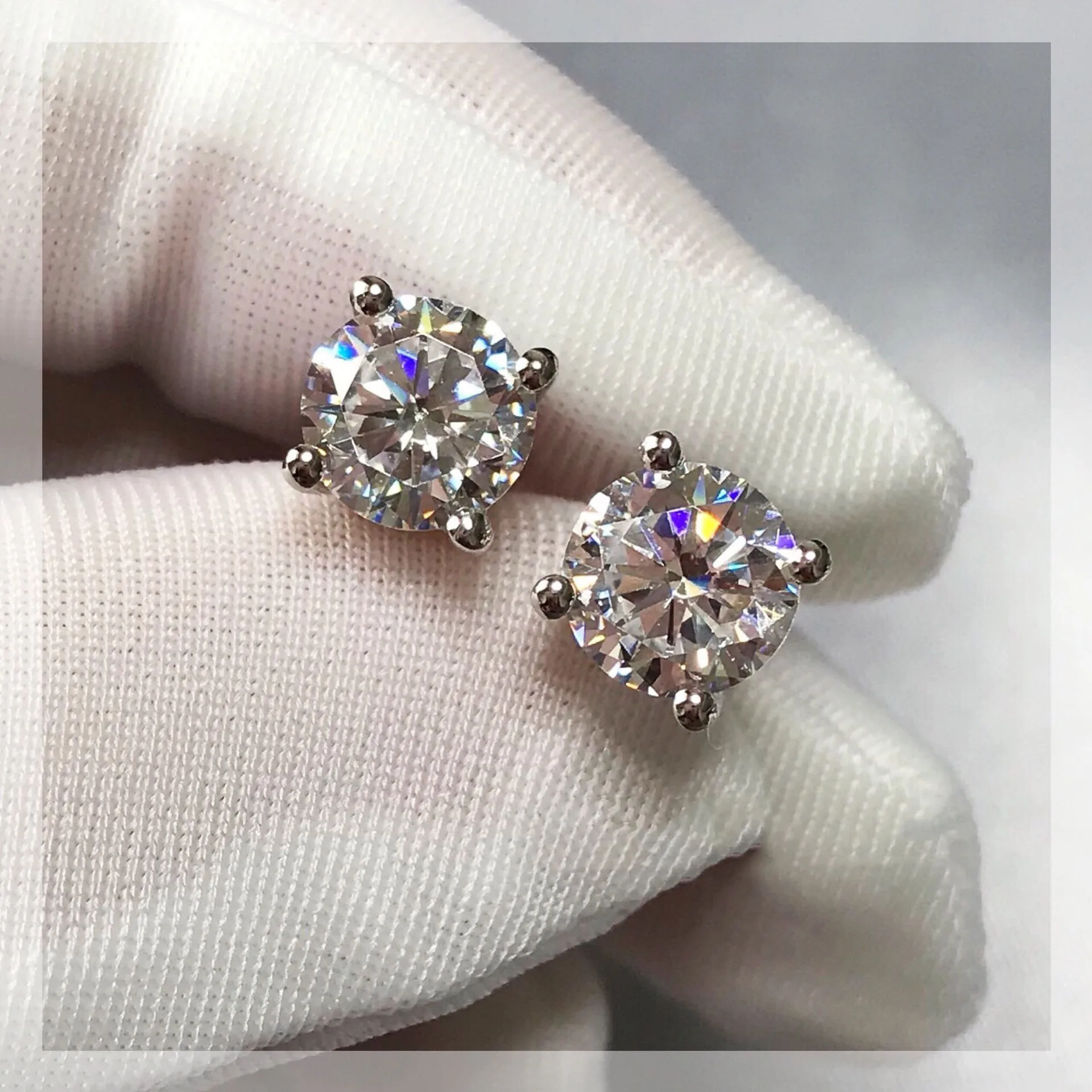 

Pure 18K White Gold Moissanite Earrings 5mm DF Color Engagement wedding Classic 4 claws earrings for woman