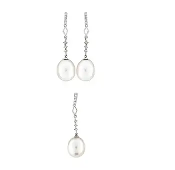 

Earrings and pendant set made in 18kt white gold with diamonds brilliant 0,132ktes and cultured pearls.