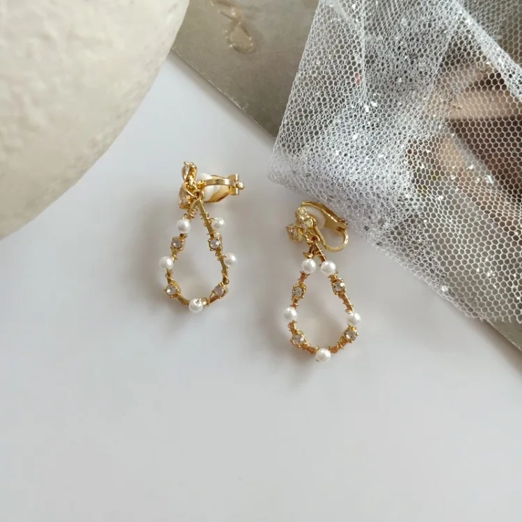 New Korean Simple Temperament Imitation Pearl Winding Rhinestones Bow Drop Shape Clip Earrings Fashion Sweet Ladies Accessories